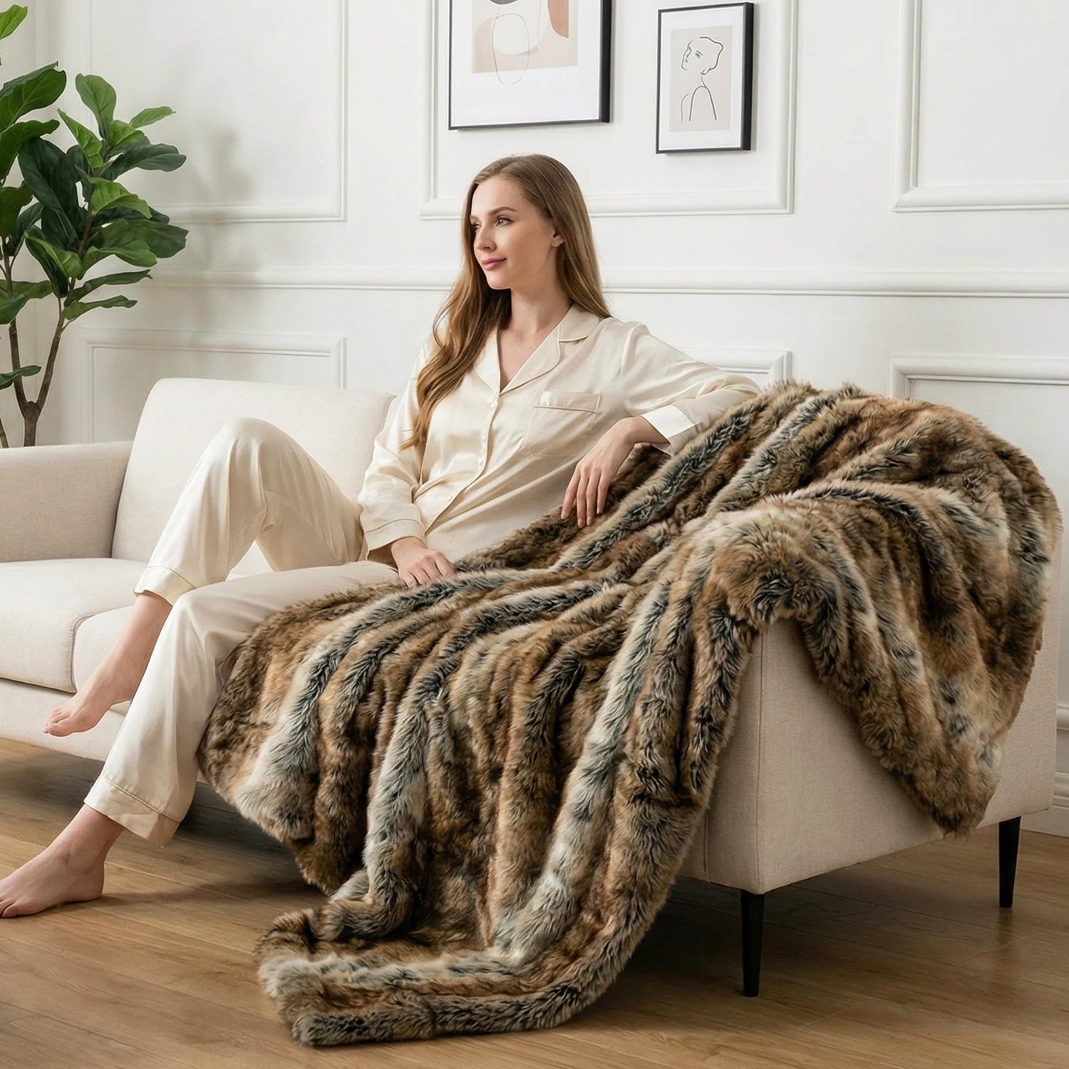 Battilo Faux Fur Throw Blanket